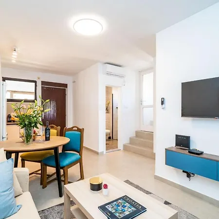 M2 Apartment