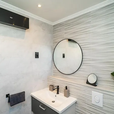 M2 Apartment