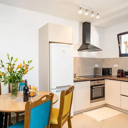 M2 Apartment *